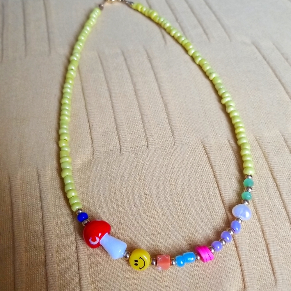 2 Necklaces - Picture 4 of 5